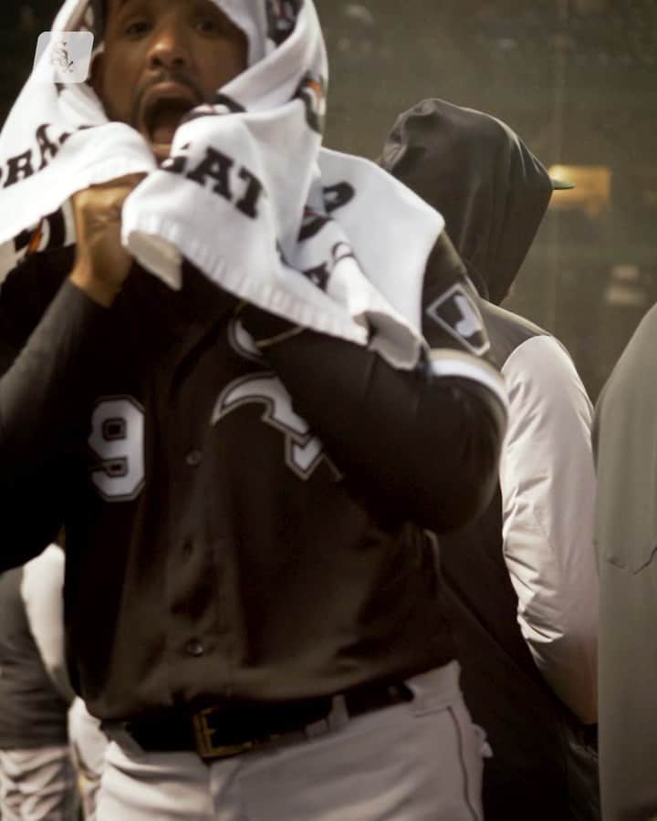シカゴ・ホワイトソックスのインスタグラム：「José Abreu must be protected at all costs. 😂」