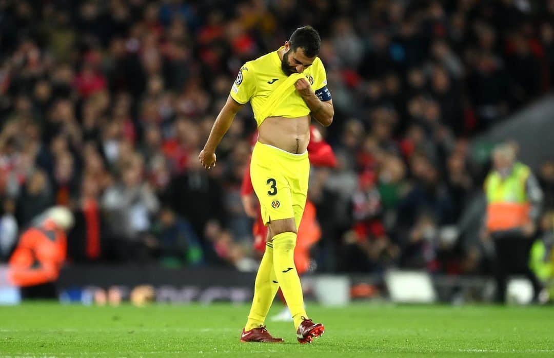 ラウール・アルビオルのインスタグラム：「Ha sido un honor junto con mis compañeros poder defender a la ciudad de Vila-real,a nuestra AFICIÓN y a nuestro club @villarrealcf en este maravilloso camino que hemos vivido en la @championsleague. Hemos luchado cada segundo con el corazón y lo hemos dado todo sin excusas.Felicidades a los dos finalistas @liverpoolfc y al @realmadrid que seguro será una gran final en París. Sempre Endavant! 💛」