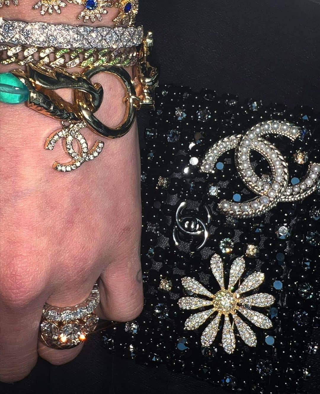 G-DRAGONのインスタグラム：「‘May’ I be yr #5oyfriend⌚️💞#CC5522」