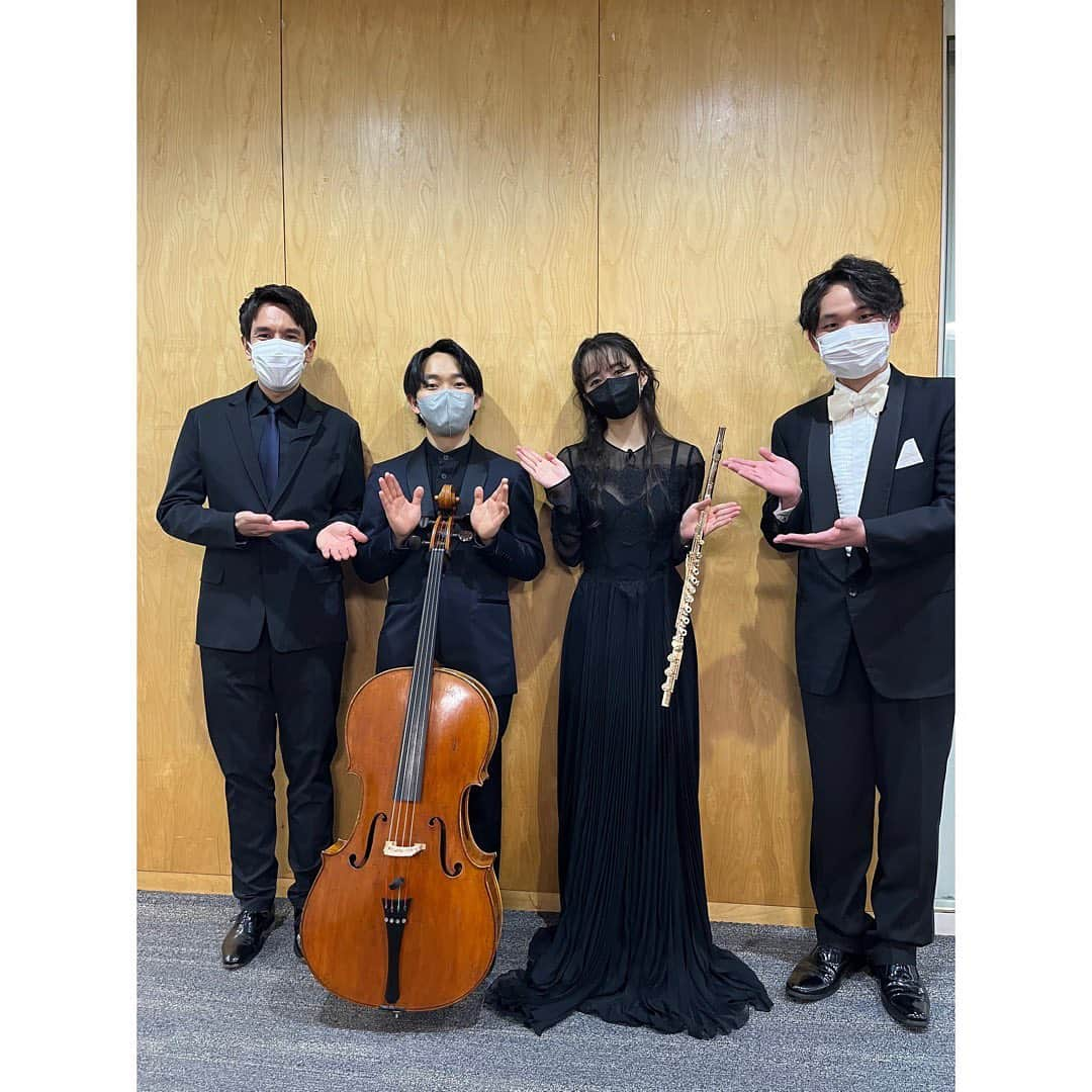 木村心美さんのインスタグラム写真 - (木村心美Instagram)「テレビ朝日、題名のない音楽会 「歌う楽器・フルートの音楽会」 ・ 明後日5/7（土曜日）の題名のない音楽会に出演させて頂きます。 アヴェ・マリアとヴォカリーズを高木竜馬さんと、そして愛の小径とエストレリータを金子三勇士さんと佐藤晴真さんと演奏させて頂きました。🥰🤩😭🙏🏼✨ ・ 是非ご覧になって頂きたいです🥰✨ ・ ※放送日時は地域によって異なります、ご注意下さいませ！😌 ・  @dolcegabbana @tasaki_intl」5月5日 20時17分 - cocomi_553_official