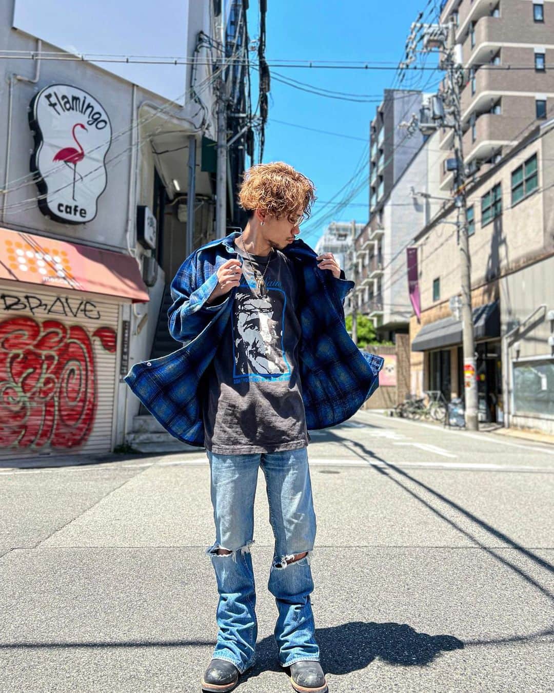 のインスタグラム：「🔵 outfit 🔵  天気良し☀️ そろそろ夏モード🏄‍♂️  ●shirt : #古着 ●tee : #saintmichael ●pants : #levis646 ●silver : #goros  #vintage  #ヴィンテージ #古着mix」