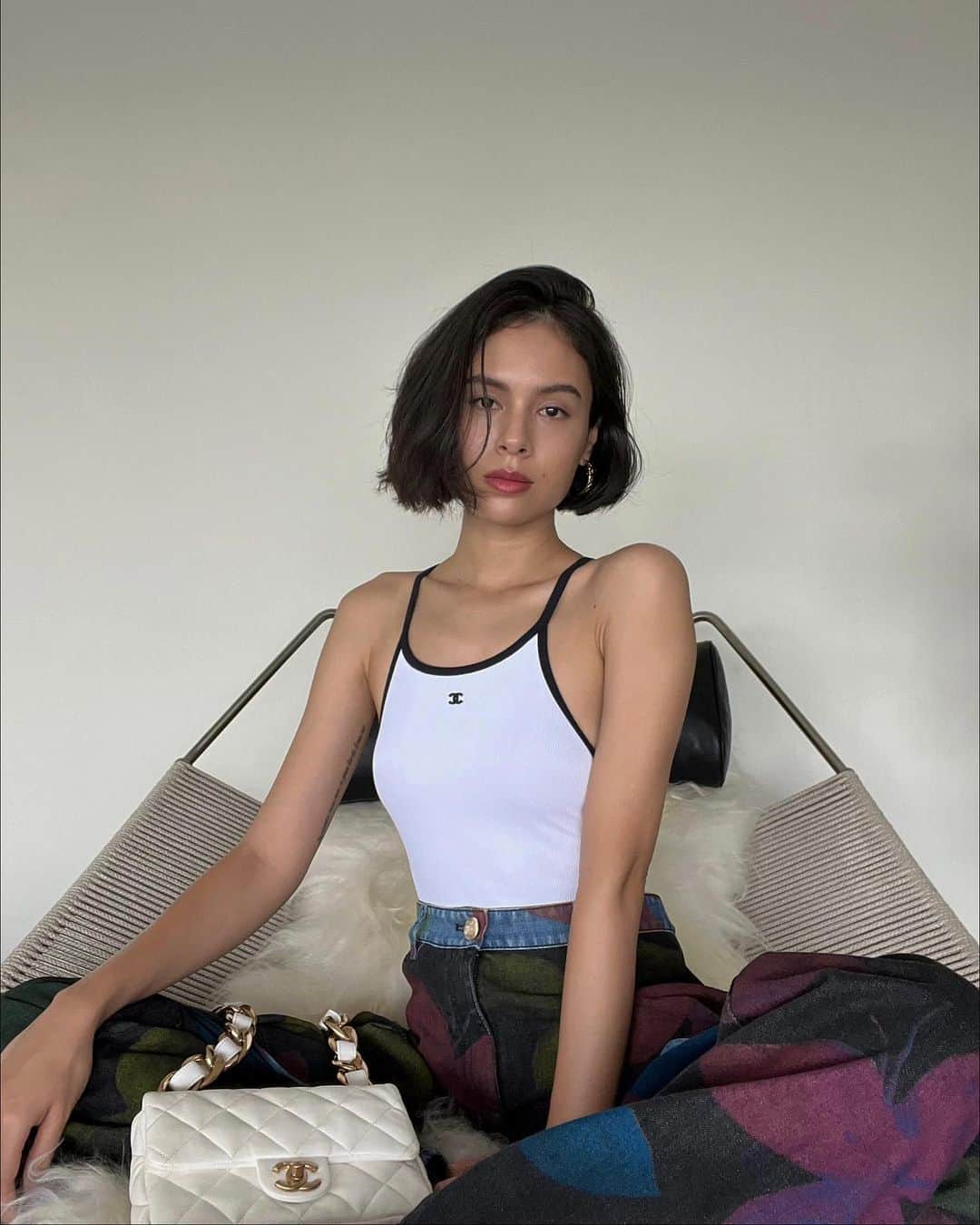 大屋夏南のインスタグラム：「CHANEL Cruise 2022/23 Collection May 5th 10pm Tokyo time 🖤 クルーズのショーは今夜10時🪐楽しみ🦋  #CHANELCruise」