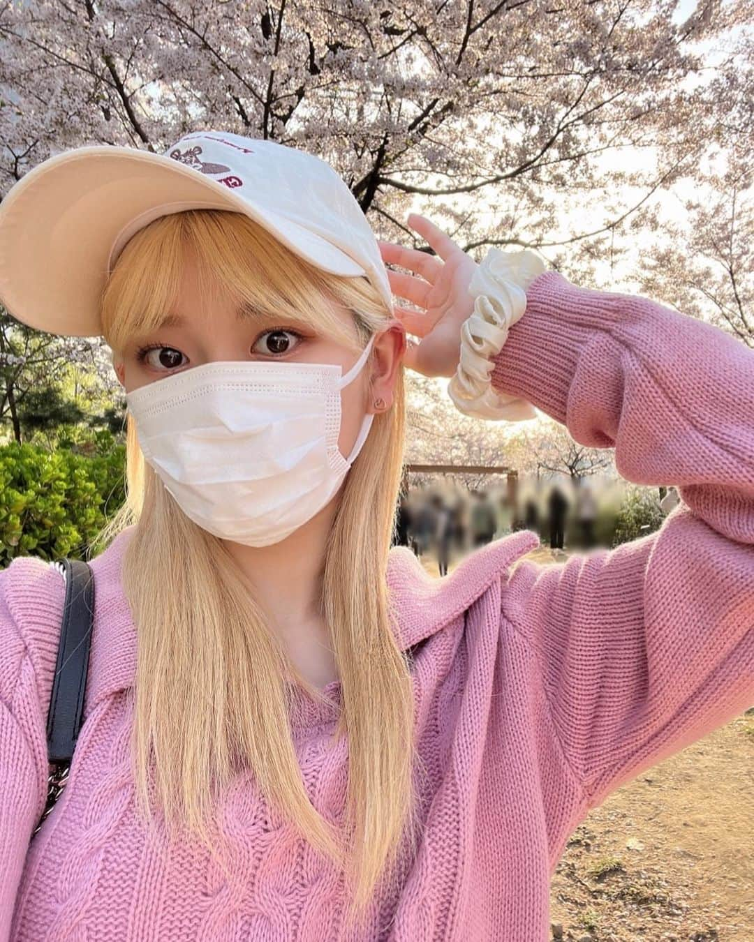 NiziUさんのインスタグラム写真 - (NiziUInstagram)「🤎＆🌸  #niziu #withu #RIKU #🐿」5月5日 20時32分 - niziu_artist_official