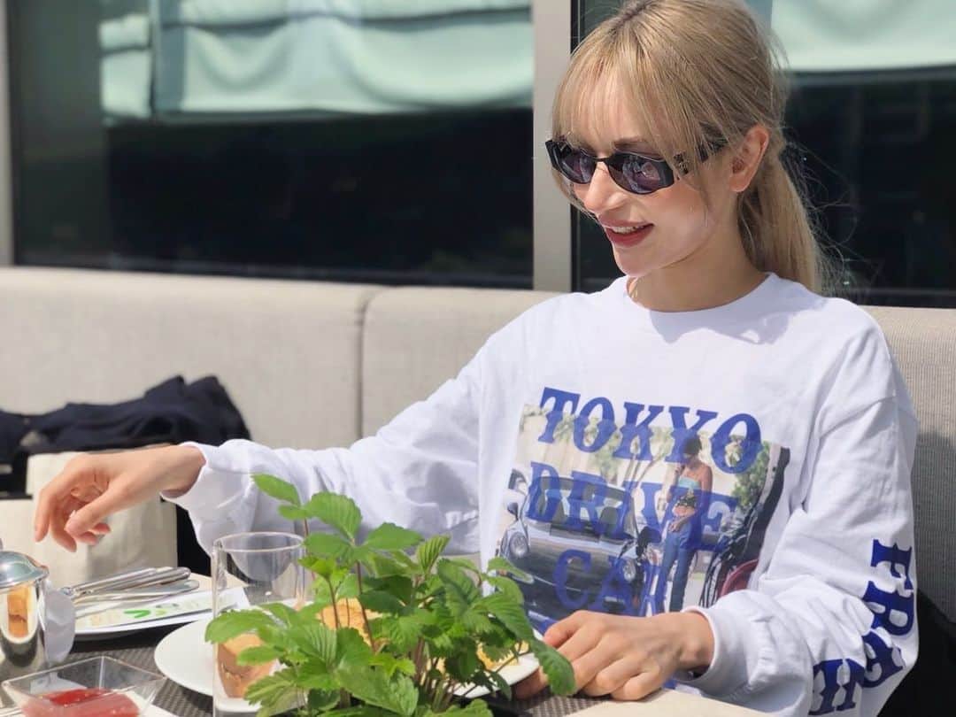 水沢アリーのインスタグラム：「おひるんるんꪔ̤̫ 🍙  📸 @kentatokyodrive   #写真いつも上手い #lunchtime」