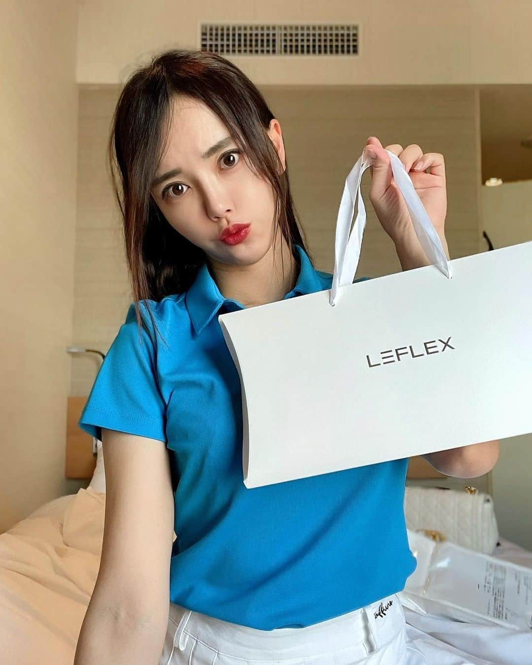 hina2221のインスタグラム：「@leflex_japan のフェイスカバー🌼 可愛いBOXに入って届いた🤍  今日コースで使ってみたんだけど、 本当に涼しくて、スッポリ被るタイプだから首の後ろ側もしっかりカバーできて、オススメです💓 . . .  #leflex #ルフレックス #ゴルフマスク #いいね返し」