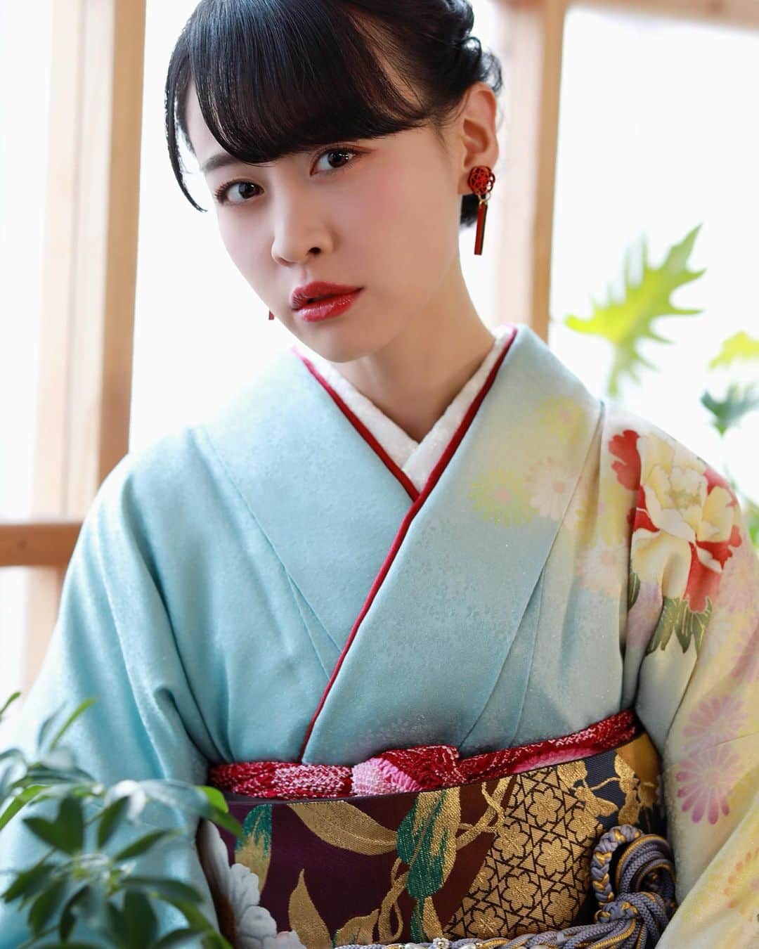 千倉里菜さんのインスタグラム写真 - (千倉里菜Instagram)「みなさんGWはどう過ごされましたか☺️？ 人は多かったかな？ 私は特に話せる楽しい話は無いんだけど、最近ハマった趣味のモノの色の勉強をしていました😂  めちゃめちゃインドアGW😭✨   #kimono #着物 #振袖 #gw」5月5日 20時37分 - rina_amatsuma