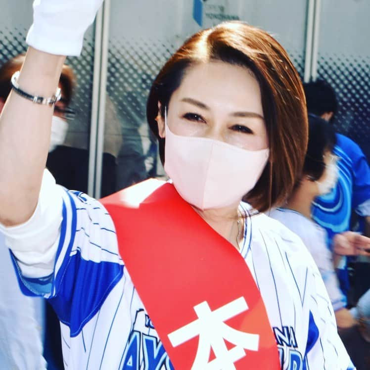 三原じゅん子さんのインスタグラム写真 - (三原じゅん子Instagram)「今日はベイスターズ快勝❣️  #フォトジュンコ #15と写真を撮ろう #横浜ベイスターズ #勝つぞ #関内駅 #三原じゅん子」5月5日 20時42分 - miharajunco