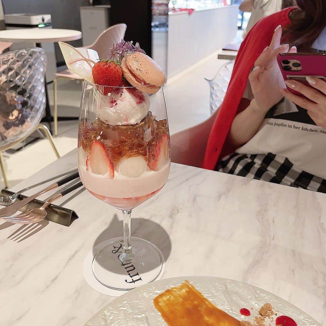 のインスタグラム：「． くいんしーやってなかったから目の前のカフェ🫶🏻 いっつもかわいくて面白くてだいすきなみおたん🥹 #れなそるのカフェまたリベンジしよ」