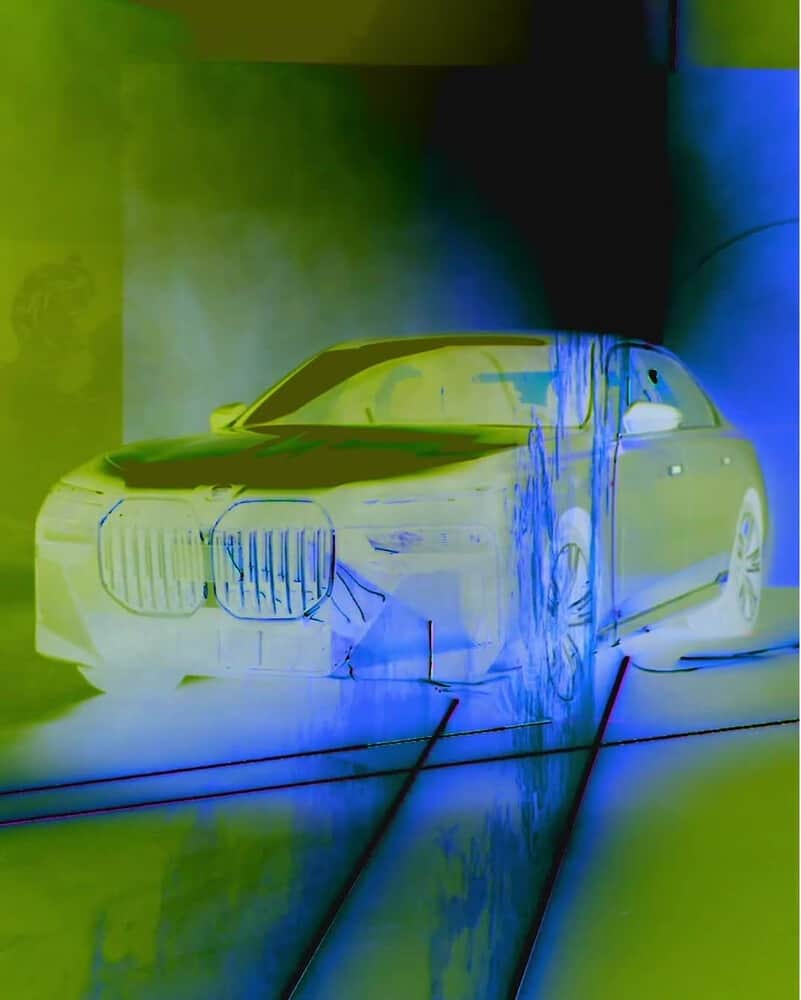 のインスタグラム：「True luxury, from the incredible @nick_knight's perspective. #ThisIsForwardism #BMW #THEi7」
