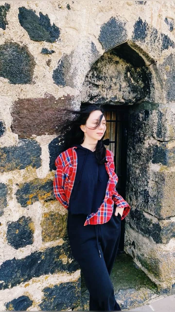 エリザベータ・トゥクタミシェワのインスタグラム：「Армения, озеро Севан  #армения #севан #armenia」