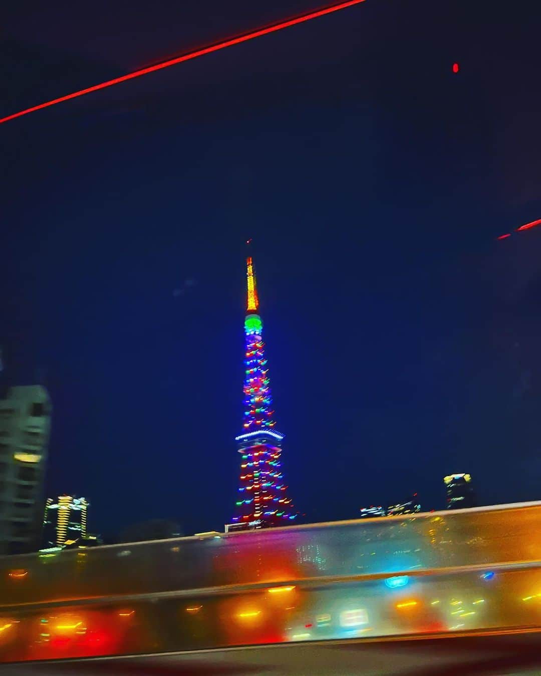 神崎恵さんのインスタグラム写真 - (神崎恵Instagram)「・ 2022.5.5 今夜の🗼✨。 この道のこの瞬間。 今夜も息子たちと、夢中で写真を撮りました。  #東京タワー」5月5日 22時39分 - megumi_kanzaki