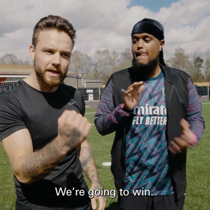 リアム・ペインのインスタグラム：「Head to head in the #SoccerAid Crossbar Challenge! 💥🥅 Who wins? 🤔 ⚽ @LiamPayne ⚽ @Chunkz  #SoccerAid 💙 @UNICEF_uk」