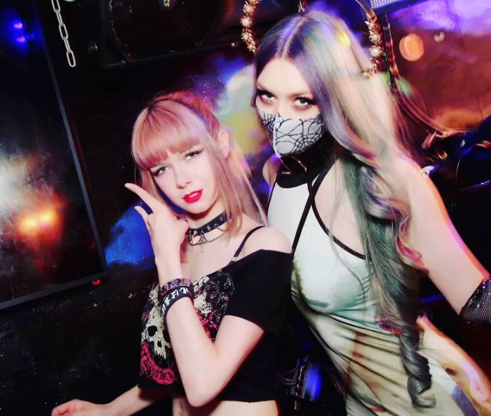 フィン・ポンペルモさんのインスタグラム写真 - (フィン・ポンペルモInstagram)「DJing with @silverlionn a few months ago on her birthday 🎂」5月6日 0時28分 - signorpompelmo