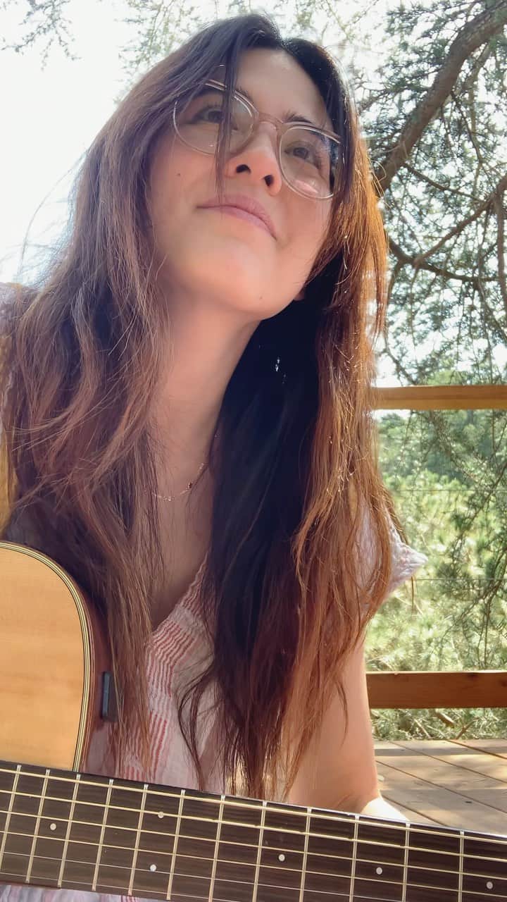 プリシラ・アーンのインスタグラム：「This was a nice moment with my youngest son, Bowie.  He tells me to stop playing in the beginning because he’s worried about my fingers hurting (I complained about my fingers hurting on the guitar strings earlier). We have a little conversation while I’m refreshing myself on the chords to “Love”.   This wasn’t meant to be a performance video.  Just a practice video so I could listen back to how I was playing later, so it’s very authentic (aka imperfect), but I love it.   I’ll be sharing more intimate moments like this on my Patreon when I launch it next month.   Hope your day is full of love. ❤️ 🌈」