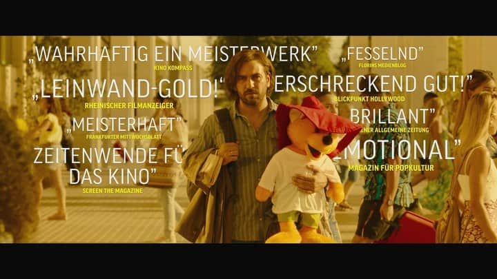 エリヤス・エンバレクのインスタグラム：「And another one🚀Hier kommt der Teaser zu unserem Film „Tausend Zeilen“🙌🏽Ab dem 29.Oktober in den Kinos💯!! @warnerbrosde @bullyherbig @jonas_nay @marie_burchard」