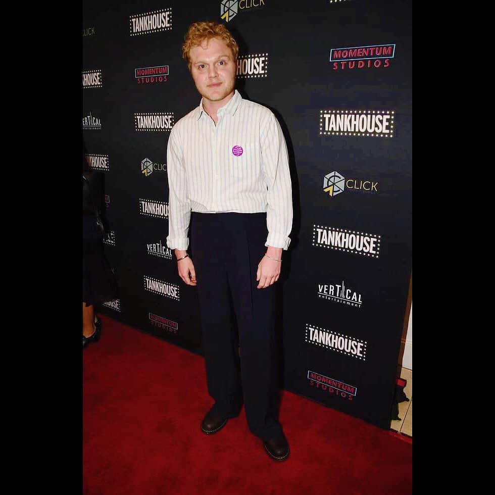 ジョー・アドラーのインスタグラム：「Tankhouse Premiere ✨  Pre-order the movie at link in bio - out May 13th!  Styling: @jensenleigh  Pants: @driesvannoten  Shirt: @vince  Jewelry: @momsfriendinmexico Shoes: @doc_originals  Sunburn: @LAsun Makeup/Pin: @mssaralindsey  Awkward Stance: @jpadler」
