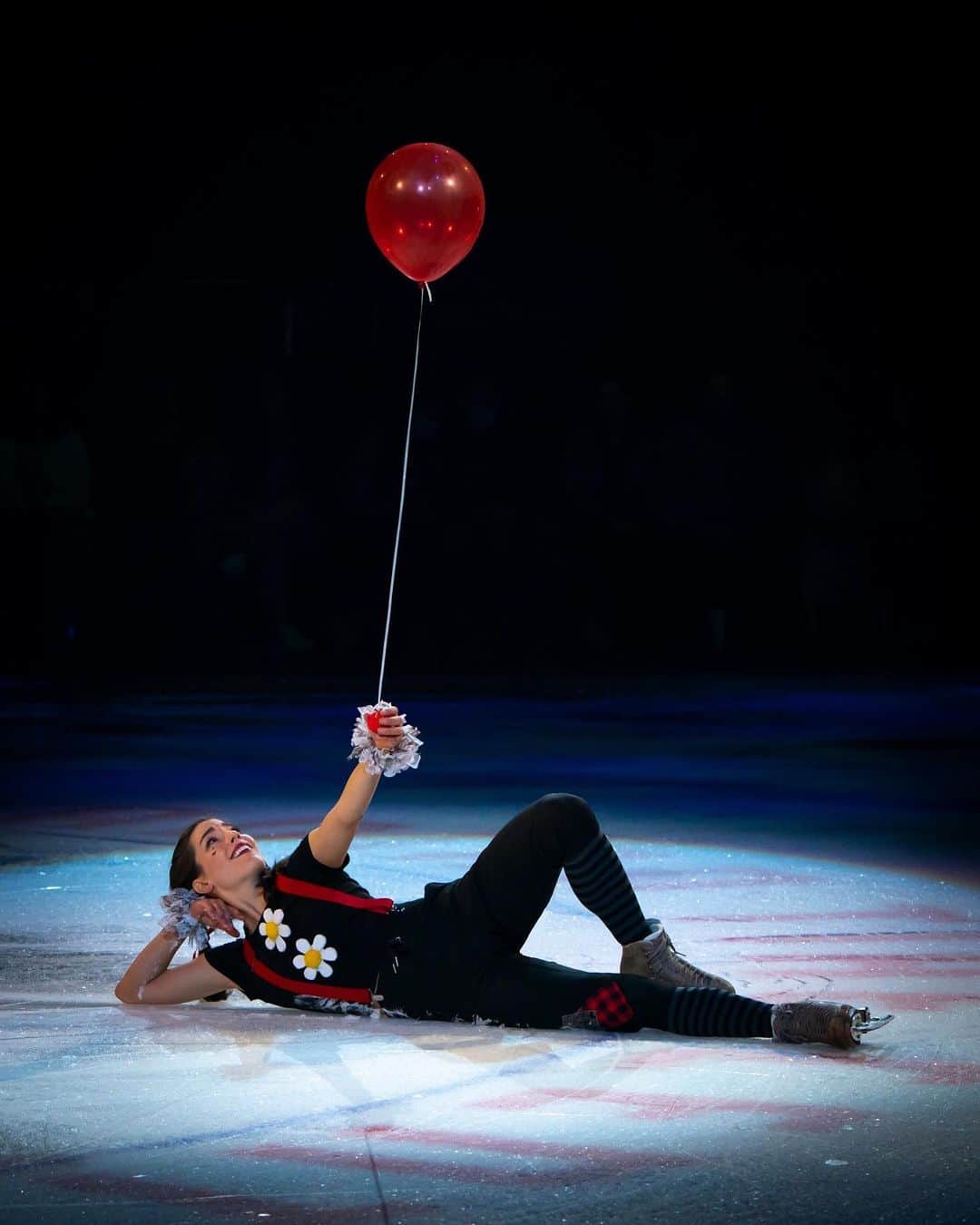 アリッサ・シズニーさんのインスタグラム写真 - (アリッサ・シズニーInstagram)「“I put my heart in a red balloon…”  📸: @gregkolz」5月6日 1時57分 - lissastarr