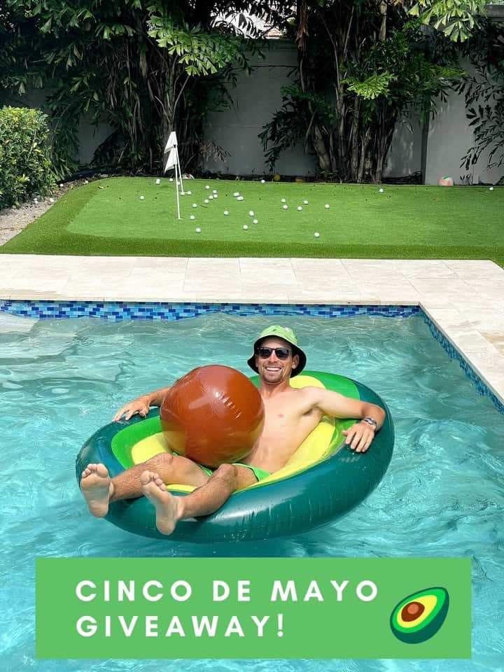 ホアキン・ニーマンのインスタグラム：「I don’t get a lot of downtime in the summer, but when I do it's poolside with my putter and plenty of 🥑 🥑 .   My friends at @avocadosfromchile are giving away the ultimate avocado summer package and we want you to win! Entering is easy. Finish this sentence in the comments for your chance to win:   The perfect summer pair is 🥑 + ?. I’ll go first: 🥑 + ⛳️ .   Happy #Cincodemayo and good luck!   The ultimate avocado package (valued at over $150!) includes:  - Avocado Bucket Hat - Avocado Towel - Avocado Slippers - Avocado Reusable Cup - Avocado Floatie」