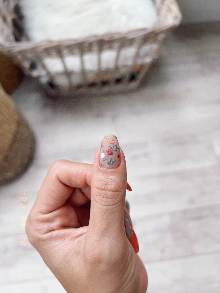 のインスタグラム：「New nail💅🏾  @manashika  @moonlit_bymananails  @mananails   ❤️❤️❤️❤️」
