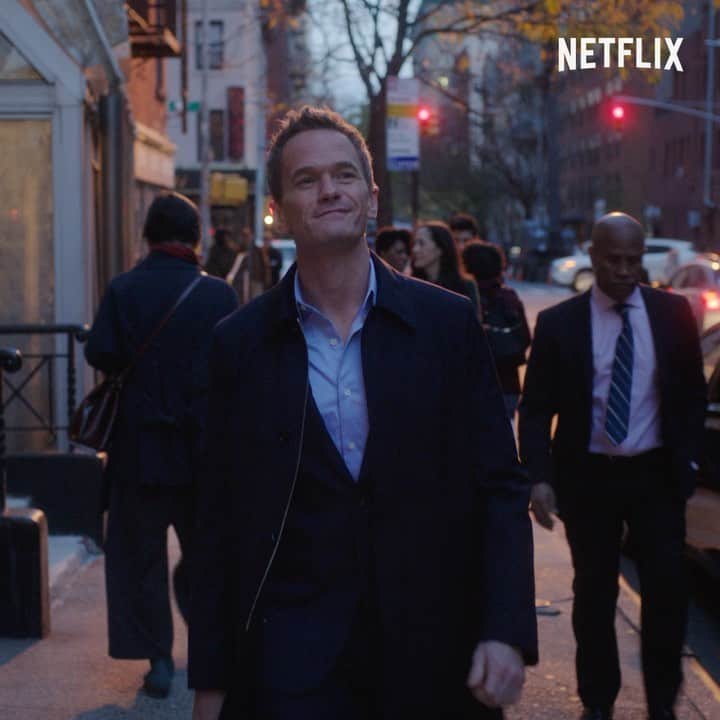 ニール・パトリック・ハリスのインスタグラム：「I made this show for Netflix. It’s called Uncoupled. I’m super stoked. Here’s a tease. More soon.」