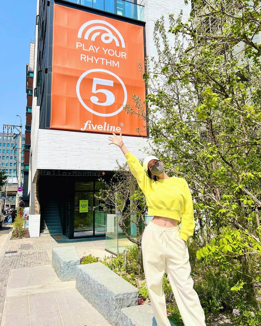 クララのインスタグラム：「#5 #playyourrhythm #fiveline #comfy @fiveline.official」