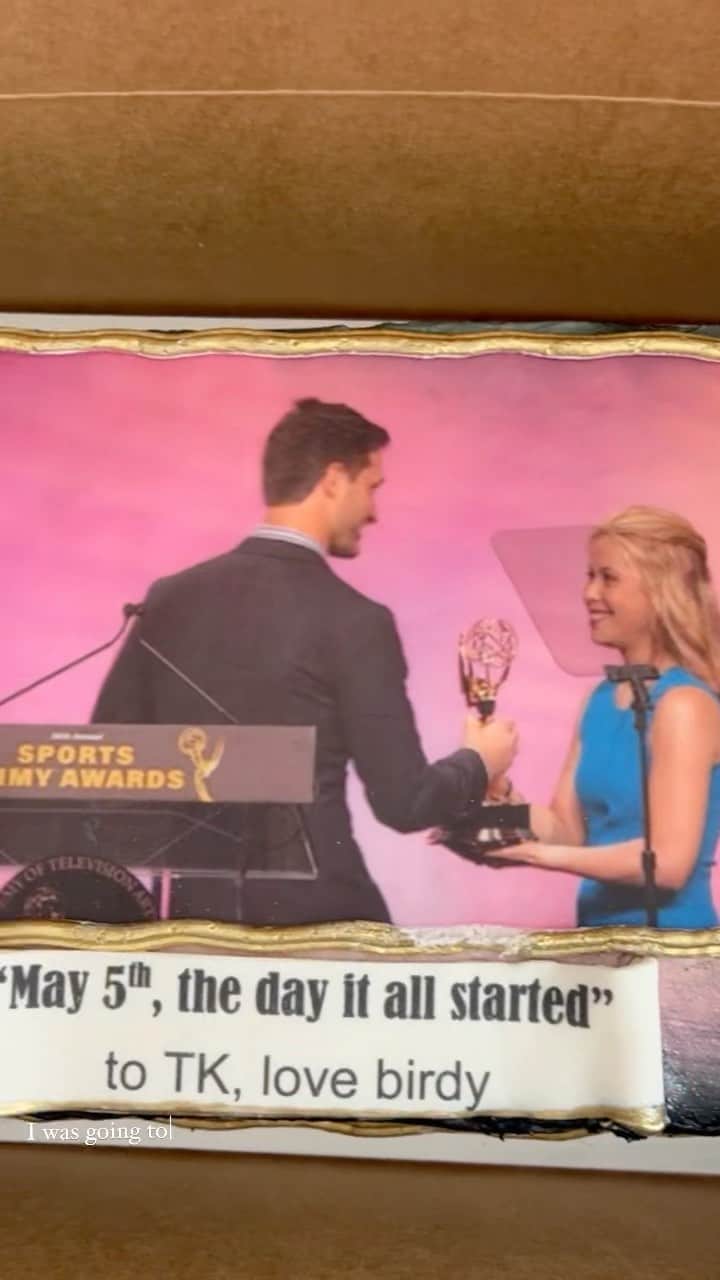 タラ・リピンスキーのインスタグラム：「May 5th. The day we met 7 years ago! The picture on this cake is the exact moment we locked eyes for the first time. ❤️  I was going to put together a really romantic reel of pics of us over the last 7 years with beautiful music. BUT while I was searching for videos I came across this Christmas Karaoke of us and it just sums it all up perfectly. No one else I would rather rap, dance or go through life together with. HOW is it possible I found someone who likes rap as much as I do?! @toddkap #tntmeant2be #may5th #thedaywemet」
