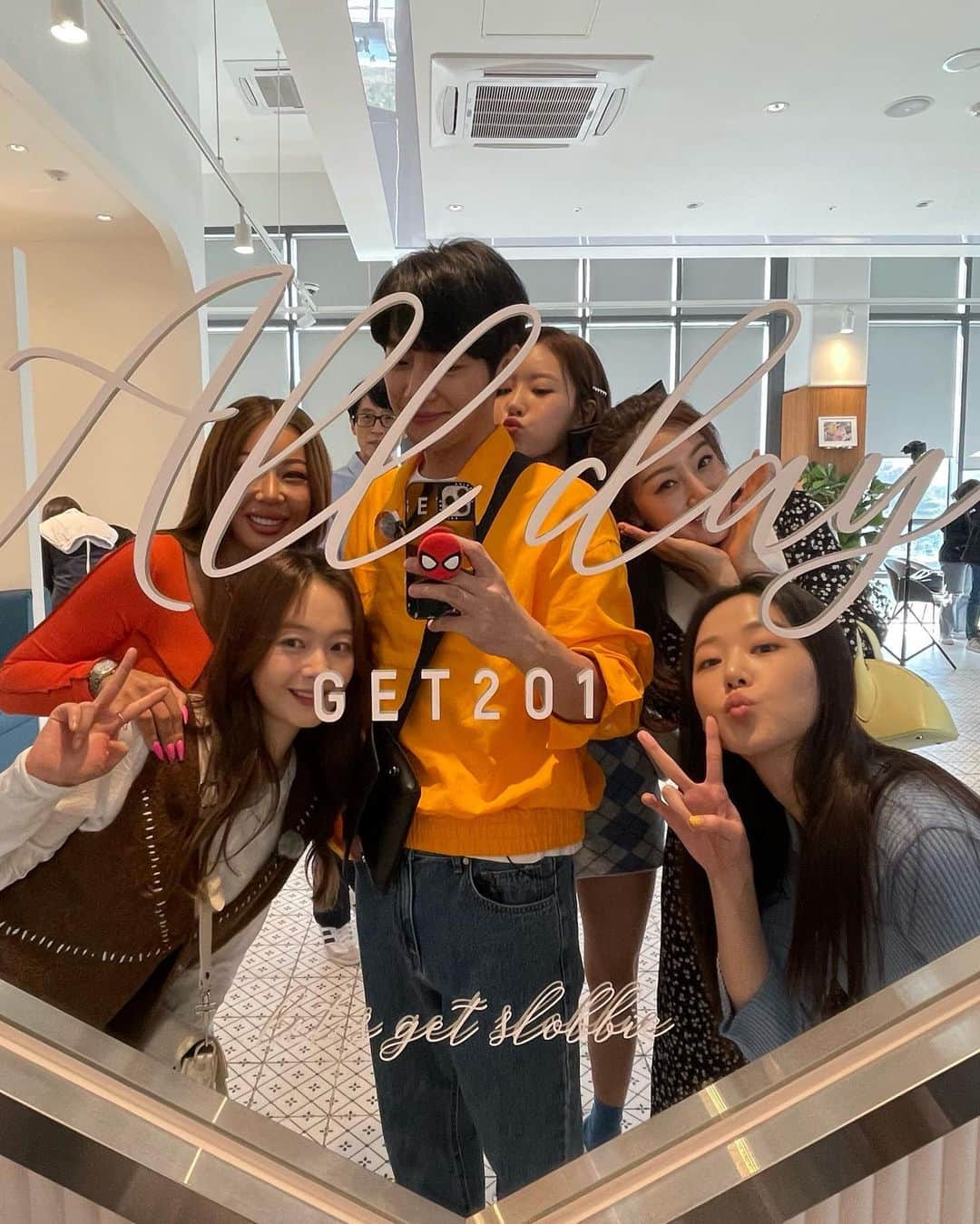 イ・サンヨプのインスタグラム：「#식스센스 #숨은우리형찾기」