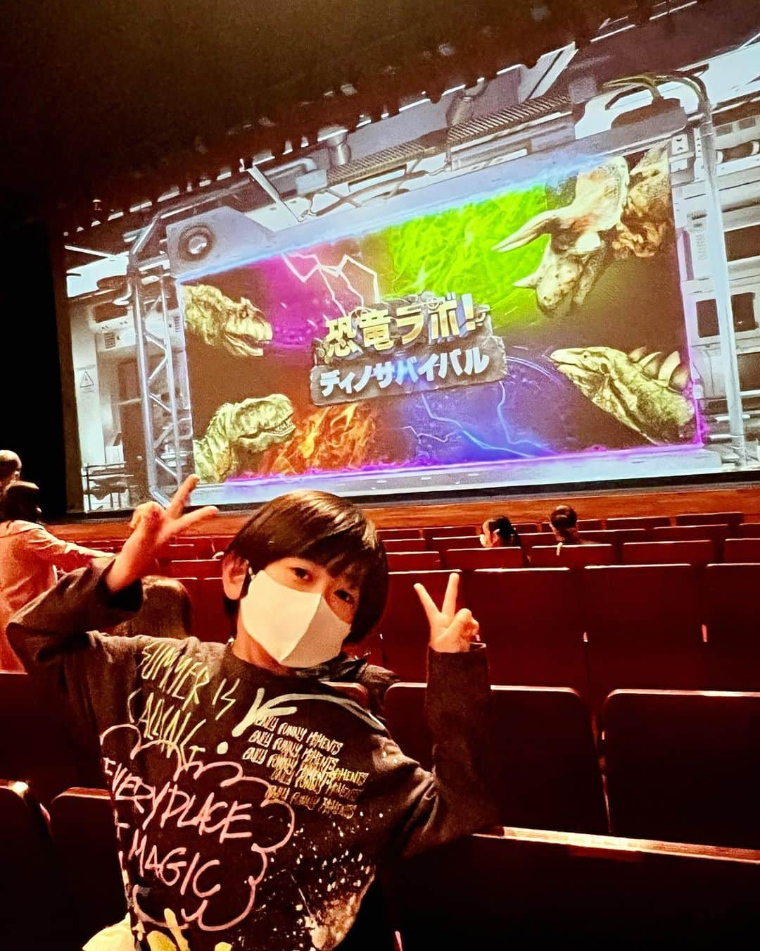 ryo0809appleさんのインスタグラム写真 - (ryo0809appleInstagram)「2022 GW * * * 前半3日間は息子さんは親友とひみつ基地作りキャンプへ🏕 その間、親&妹犬は買い物行ったり、唐津の海行ったり🐶 GW後半は、息子の親友親子と恐竜ラボに行ったり、幼稚園から仲良しの幼馴染たちと3家族でBBQ🍖 BBQの写真…残ってたのはパパが肉を焼いてるとこ3枚のみ… 笑えなーい😭 そして、最終日は昼過ぎから福岡にも出来たららぽへ。 駐車場から待つの覚悟で行ったら、待ちなしで驚くほどスムーズに入れました😳 イオンとはまた違う雰囲気でなかなか楽しかった☺️ 早くキッザニアがオープンしないかなぁ🥰 * * * 息子は今日はフルで7時間授業🏫 私も仕事🤓 いつも働き通しのパパだけは初の10連休中👨🏽‍🦱 * * * #gw #ゴールデンウィーク #memories  #小学2年生 #メガネ男子」5月6日 10時12分 - ryo0809apple