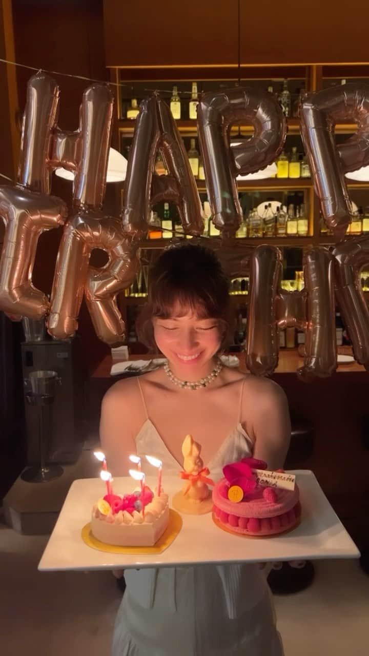 のインスタグラム：「Mes amours 💖🥹🎂  素敵すぎるバースデイナイトをありがとう❤️  #lovemygirls」