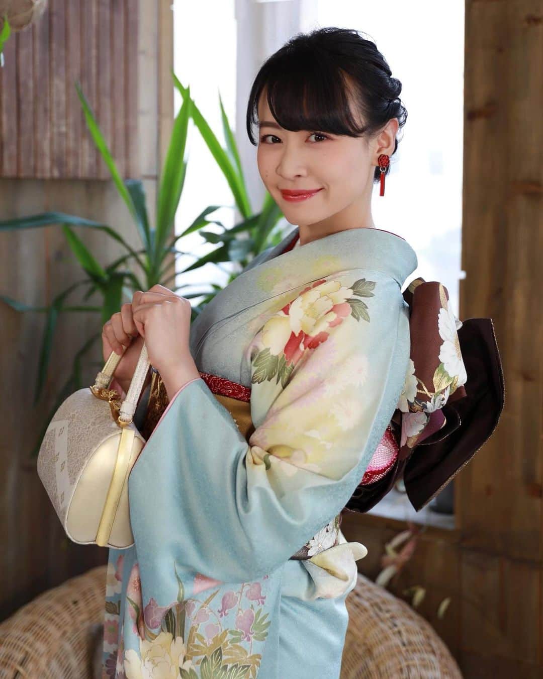 千倉里菜さんのインスタグラム写真 - (千倉里菜Instagram)「おはようございます。 今日も1日明るい気持ちで過ごせますように☺️☀️  #goodmorning #kimono #着物 #振袖 #gw #bag」5月6日 10時36分 - rina_amatsuma
