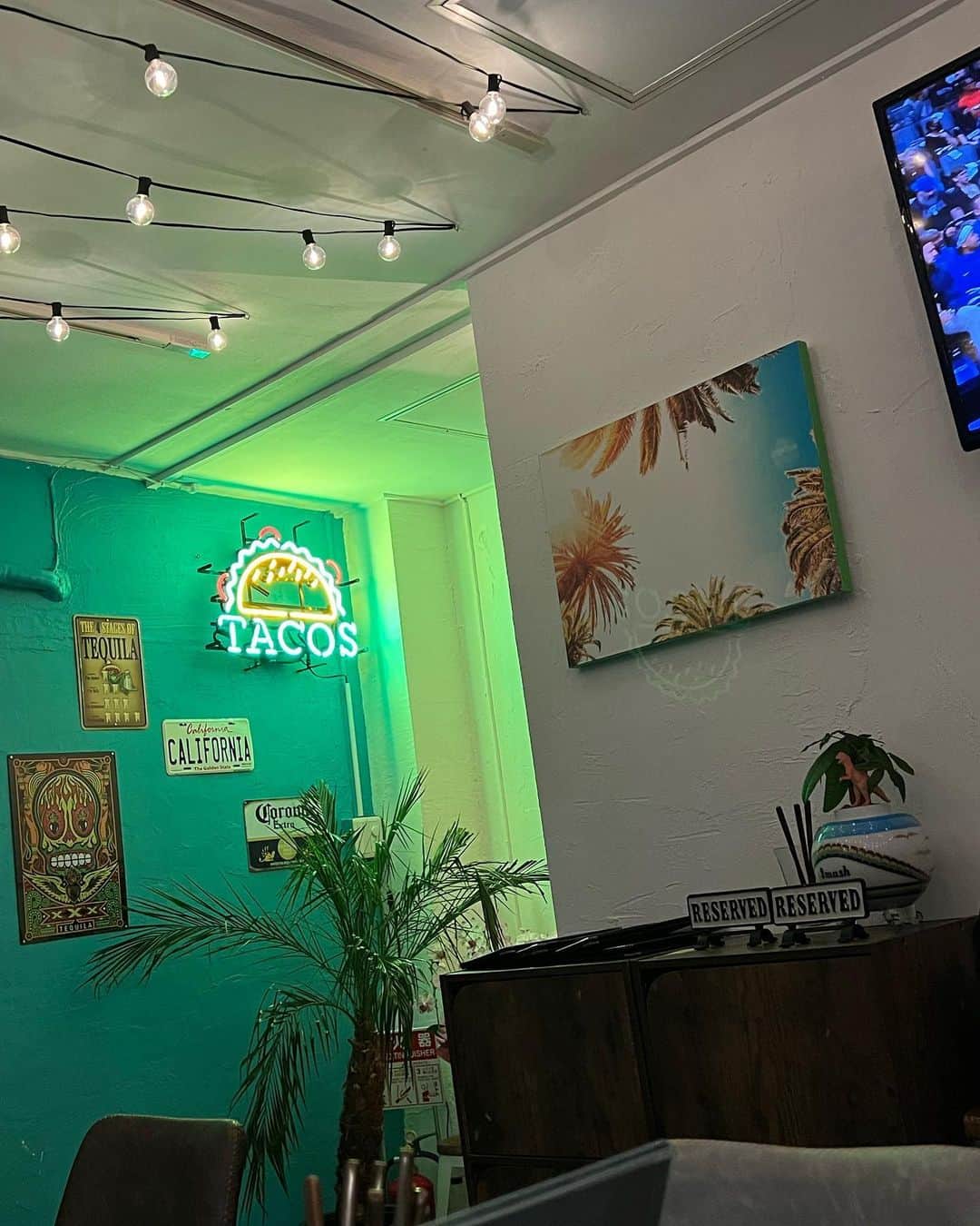 永井マリアさんのインスタグラム写真 - (永井マリアInstagram)「今日は、池袋のメキシコ料理のお店 『Smash』に行ってきたよ〜💓 店内が海外風のとっても素敵な雰囲気🌟(インスタ映えでした、、❤️‍🔥) どれも美味しかったけど、 私のオススメは、アンチョビとガーリックがしっかり効いた エビのアヒージョと🦐 ポテトの上に牛肉とアボカド、チーズが沢山のった カルネアサダ🍟 お肉がジューシーでアボカドと合って美味しかった🥰また絶対行く❗️❗️  @smash_california_mexican  URLは、こちら⬇️  https://smash1989.com/  Today, I went to "Smash", a Mexican restaurant in Ikebukuro.  Everything was delicious.😍I love mexican food.💓  #mexicanfood #mexican #hola #bonita #メキシコ料理 #curvygirl #curvyfashion #smash #池袋グルメ #dinner」5月6日 21時41分 - nagaimariaa