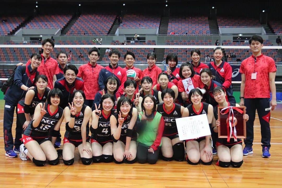 廣瀬七海のインスタグラム：「【2022年 黒鷲旗 🥉】  素敵なチームでプレーすることが出来て本当に幸せでした。  最後まで沢山の応援に感謝しています。会場に来て下さった方も画面越しに応援して下さった方、そして、SNSのコメントやメッセージを、送ってくれた方(全て見ています✌️) みなさんから沢山パワー頂きました。 本当にありがとうございました。  明日のロケッツクルーフェスがラストユニホームです。噛み締めて着ます!!  みなさんとお会い出来るの楽しみにしています🚀❤️」