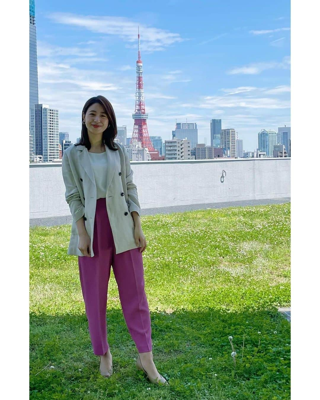 林美沙希さんのインスタグラム写真 - (林美沙希Instagram)「. お休みだった方もお仕事だった方も お疲れ様でした☺︎ 大好きな東京タワーとツーショット🗼🤍  #annニュース #ワイドスクランブル #林美沙希 #衣装 #outfit #東京タワー #パンツコーデ #ジャケットコーデ #青空」5月6日 21時54分 - misaki0hayashi