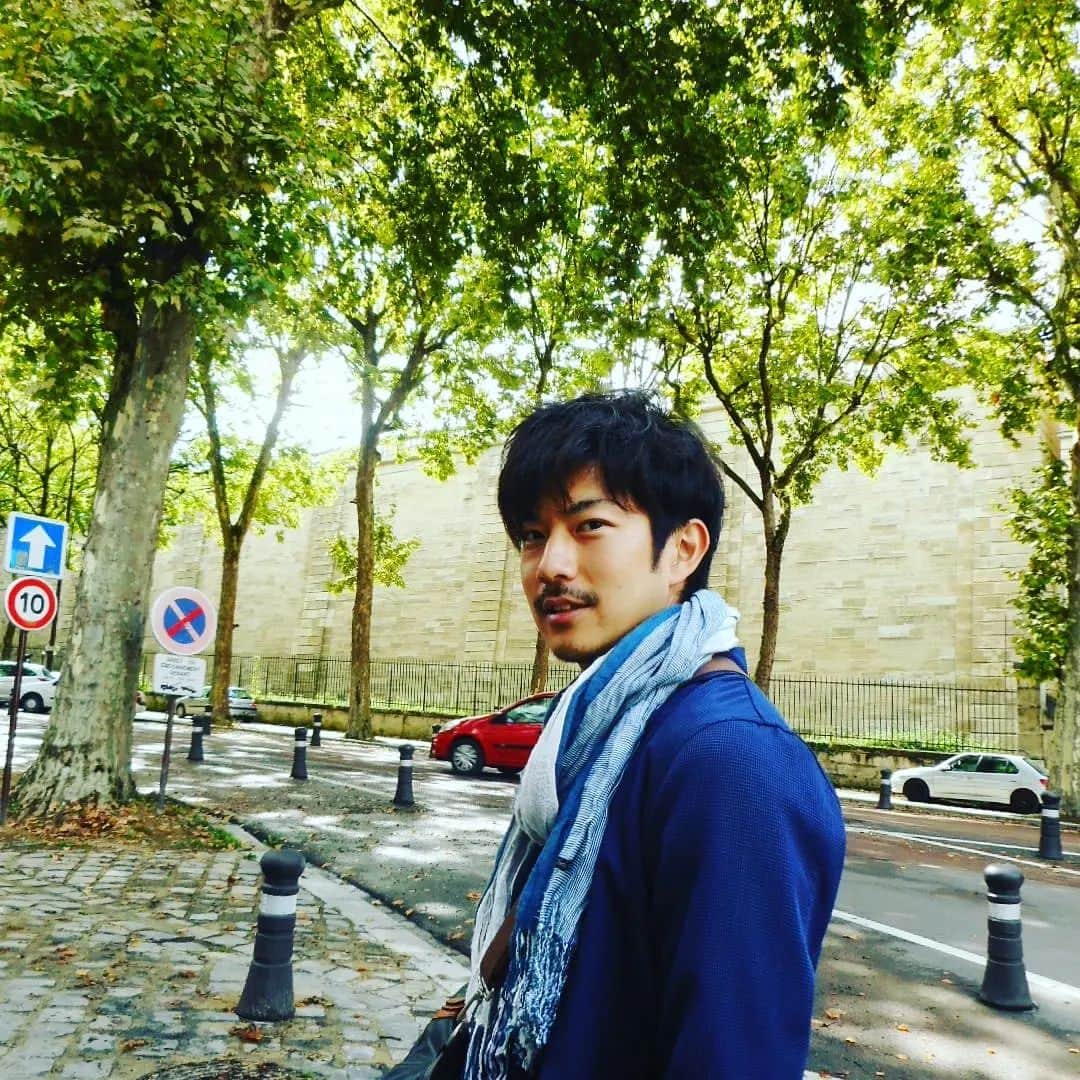 小堀正博のインスタグラム：「昨日はTwitterでスペースしました。 色々気楽にお話出来るのは楽しいですね。 お聴き下さった皆様ありがとうございました。  またやろうと思いますので、是非お越し下さい。　　  そしてスペースされてる方は是非お誘い下さい！  そして明日は久々のオーディション。 オーディションとか面接ってめっちゃ楽しい。  自分を知ってもらって、評価してもらえる。  その枠を勝ち取る工程が楽しくて仕方ない。  ワクワクが止まらない。  今日寝れるかな(笑) 遠足前日みたい😁  #小堀正博 #俳優 #塾講師 #家庭教師 #梅田 #大阪 #神戸 #京都 #関西 #osaka #ootd #フランス #france」