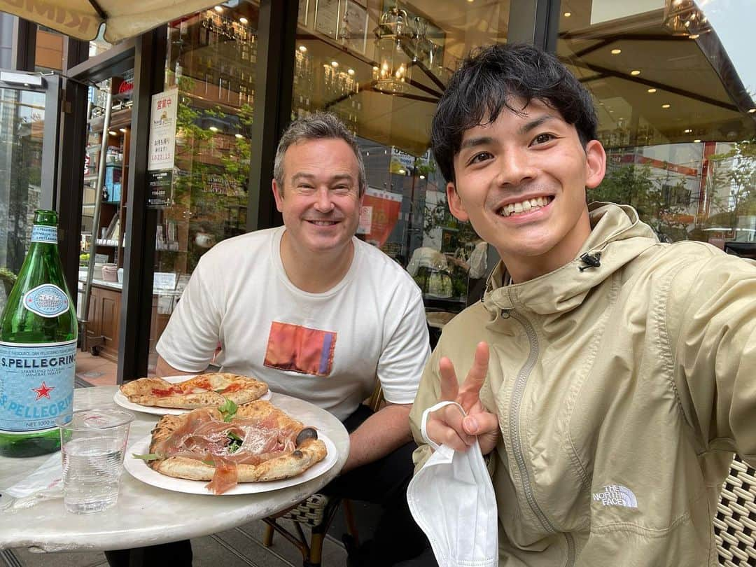 川口太一さんのインスタグラム写真 - (川口太一Instagram)「クリスさんとランチ！ 本当に優しいパパみたいな愛のある監督。一緒に仕事ができてよかった！😭寂しいけど来年アメリカ行く約束しました！笑 ロバートも情熱の塊みたいなコーチで一緒に仕事ができてよかった！有難う！ ヨシップはもっと日本語がんばれ！笑 Thank you @chrisjmcgown @robpoole12 and maybe this guy @jope_14 lol #感謝 #アメリカ #イギリス #クロアチア #グローバル #英語 #ネイティブ #新しいコーチング #良い勉強になりました」5月6日 14時42分 - k.taichi20