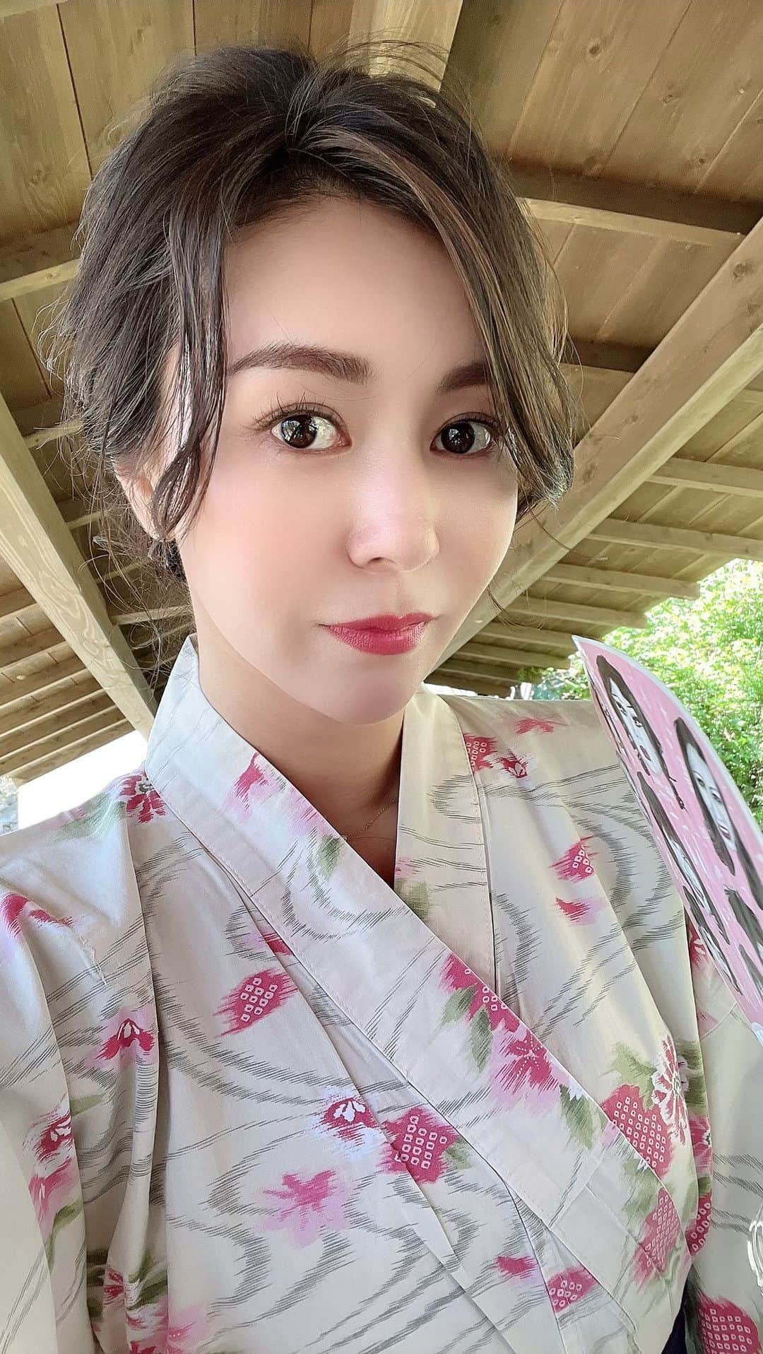 のインスタグラム：「☆  武田信玄の秘湯は、、 ♨️『川浦温泉山県館』  『若尾綾香のひとり旅。 ~信玄隠し湯めぐり~』 全国31局で放送されるので 是非見ていただければ幸いです。 山梨は地上波11chです。  一応全国放送で 他の県の皆様はNNSの放送局だと思います。 山梨以外の他の県は2ヶ月遅れて放送予定です。 他県の皆様はもう少しお待ちください。 毎日放送される予定ですので、 各県の皆様番組欄をご覧下さい。  全国にある武田信玄の隠し湯を探して 若尾が一人で食べて飲んで観光して温泉入るという 1人旅を満喫させて頂ける番組です笑  #若尾綾香のひとり旅#冠番組 #隠し湯めぐり #武田信玄#温泉めぐり #温泉#japantravel #japan#onsen」