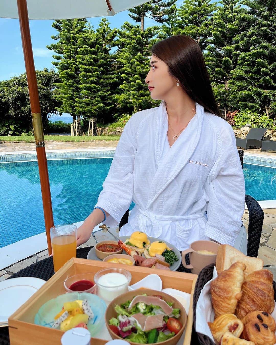 佐藤衣里子のインスタグラム：「朝食は和食、洋食どっち派？？🍽  普段は和食だけど、 リゾート行くと洋食にしがち😋💕  #朝食#和食#洋食 #エッグベネディクト」