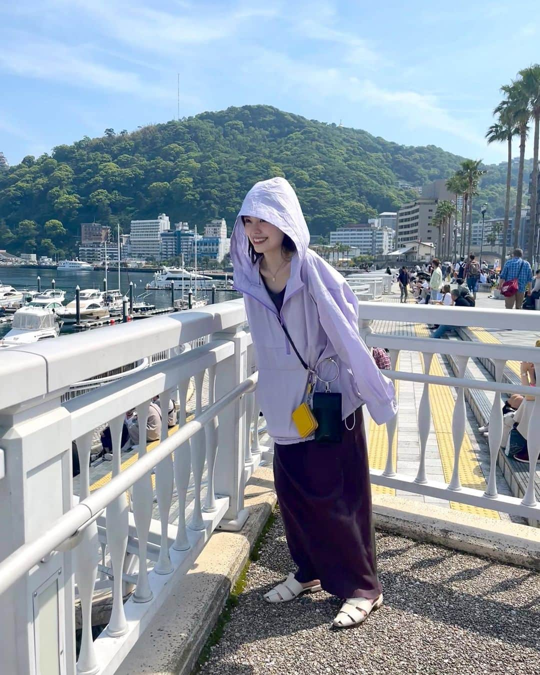 森川小百合さんのインスタグラム写真 - (森川小百合Instagram)「この間のお休み🌞  #アノラックパーカー に お気に入りの @earthy__official の#アメスリカップ付きキャミワンピース 💘  天気良くて気持ちよかった〜〜！  . #mystic#mystic_mystyle#mystic新宿#mystic新宿ミロード#カジュアル#カジュアルコーデ#大人カジュアル#カジュアルファッション#グルカサンダル#ミニバック#バッグ#loti#熱海#日帰り#熱海観光」5月6日 22時44分 - lily.s_y