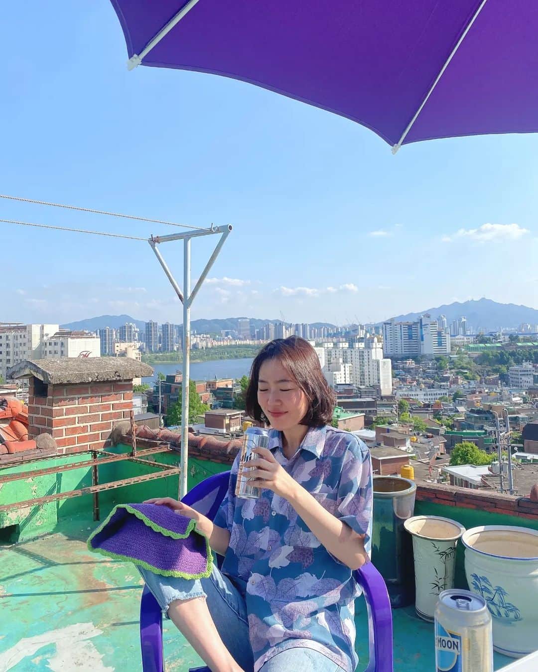 チュ・ミンギョンのインスタグラム：「짝언니의 파라솔 첫 개시!!!! 아이 조오타아💜💜💜」