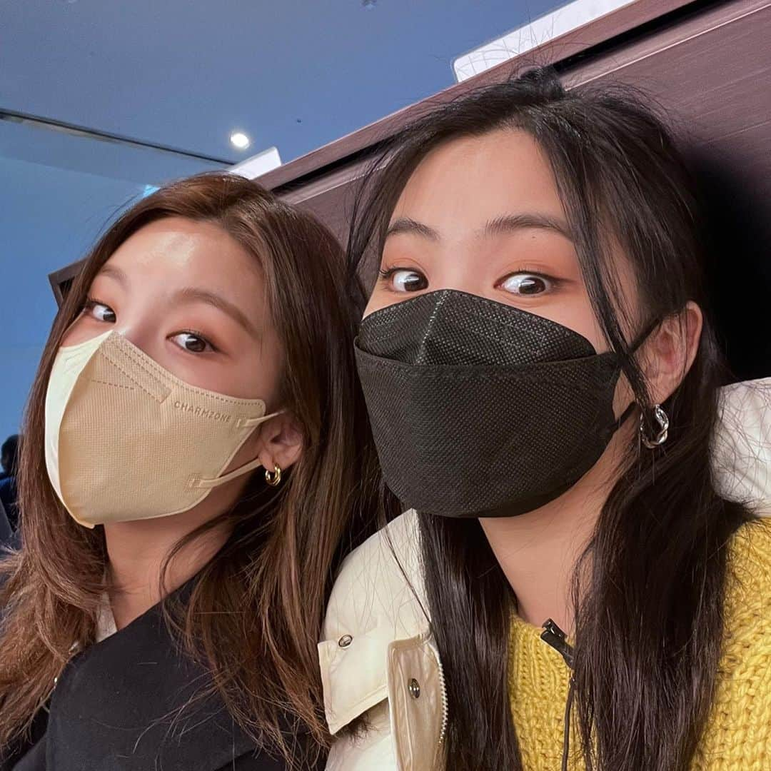 ITZYさんのインスタグラム写真 - (ITZYInstagram)「✨ ITZY V2LOG : Hello 2022 ✨  땡덩의 V2LOG 사진일기 💗 Sharing a diary of TtangDong's V2LOG 💗  #ITZY #MIDZY #YEJI #RYUJIN #V2LOG」5月6日 18時02分 - itzy.all.in.us