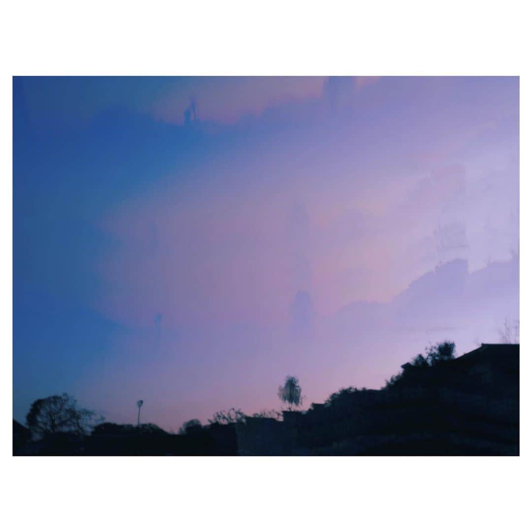 大塚愛さんのインスタグラム写真 - (大塚愛Instagram)「脱皮twilight  AIO　#aio #photo #夕暮れ #マジックタイム #空」5月6日 18時42分 - aiotsuka_official