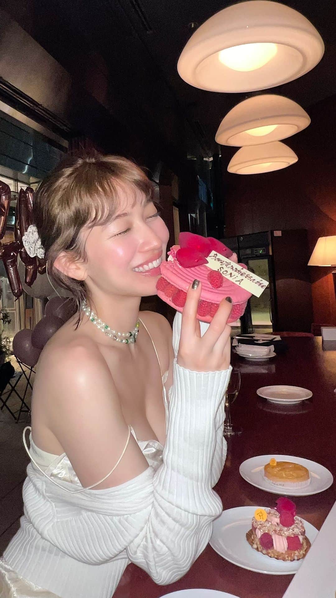 のインスタグラム：「🫦  #birthdaycake」