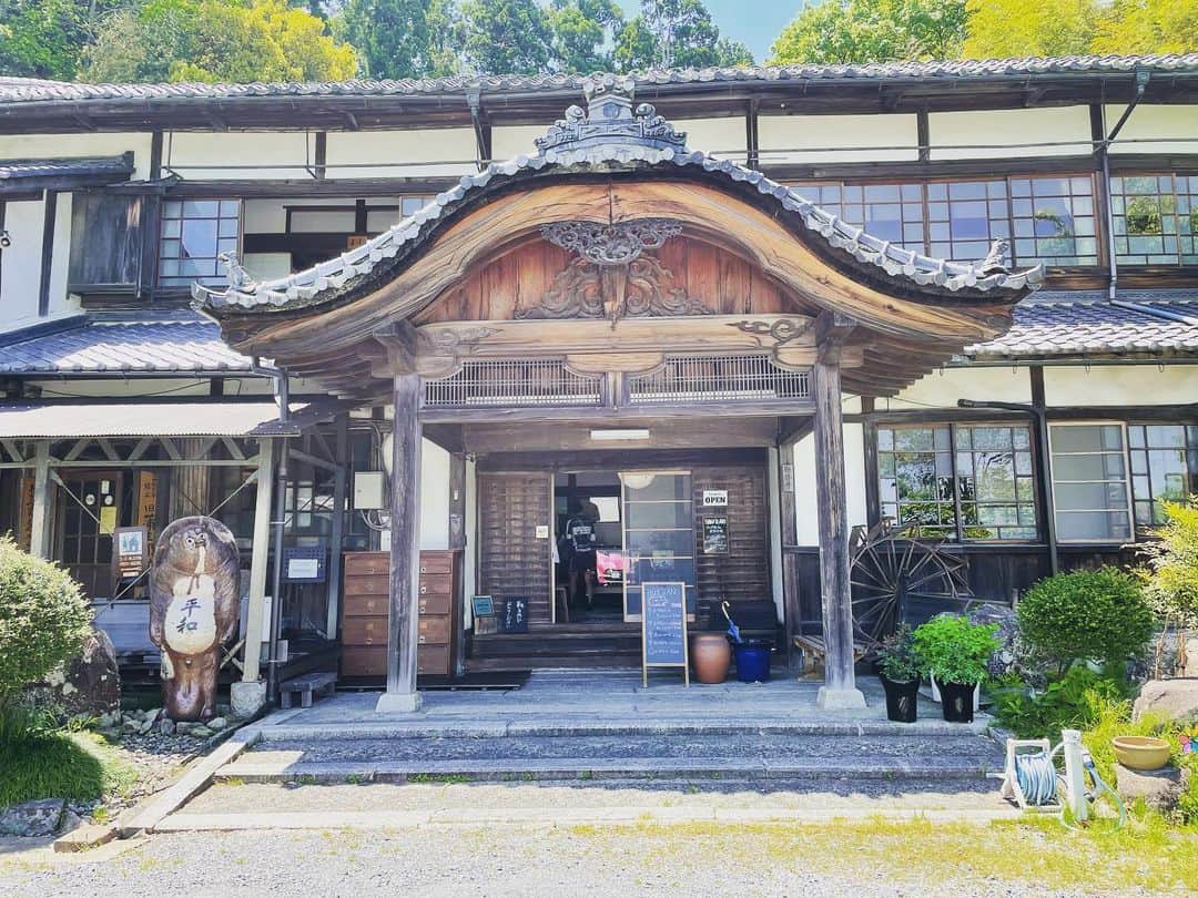 KAZUKI さんのインスタグラム写真 - (KAZUKI Instagram)「有形文化財でいただくハンバーグ。 離れてから自分の地元が観光地になってる事に気がついた。 でも絶妙に距離が離れてるから車がないと色々まわるの大変かもなー。 #近江八幡 #ハコテアコ」5月6日 19時11分 - kazuki_noma