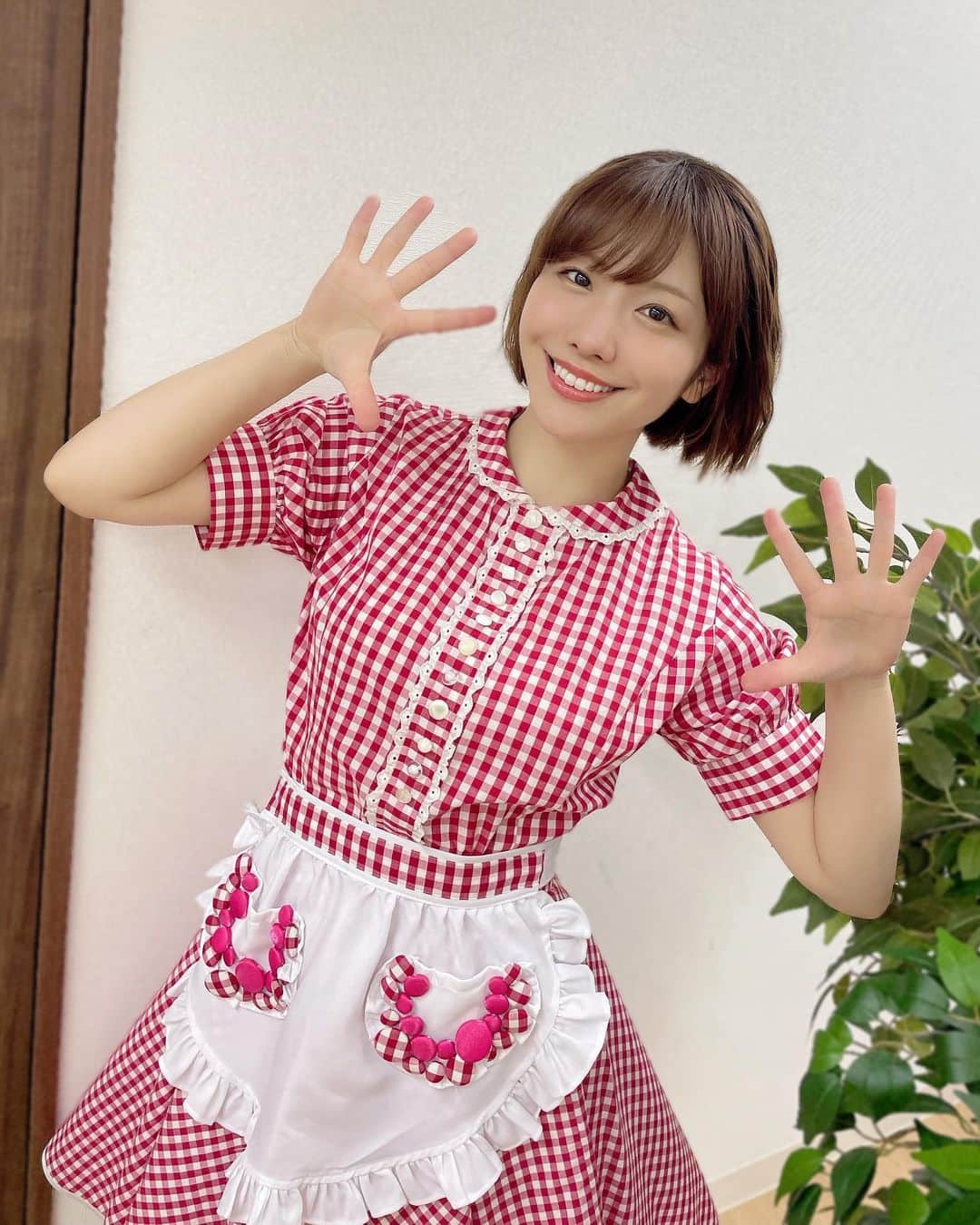 愛美のインスタグラム：「この衣装を着るのは2年ぶりらしいです✋ #バンドリTVLIVE #バンドリ」