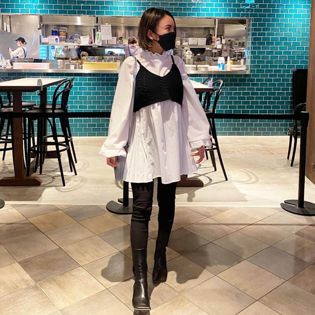 のインスタグラム：「いつかのpic 映画観に行った時の 映画また観に行きたいな  ワンピース#grl #グレイル  レギンス#uniqlo #ユニクロ ブーツ#pippichic #ピッピシック  バッグ#dior #ディオール  #レディディオール」