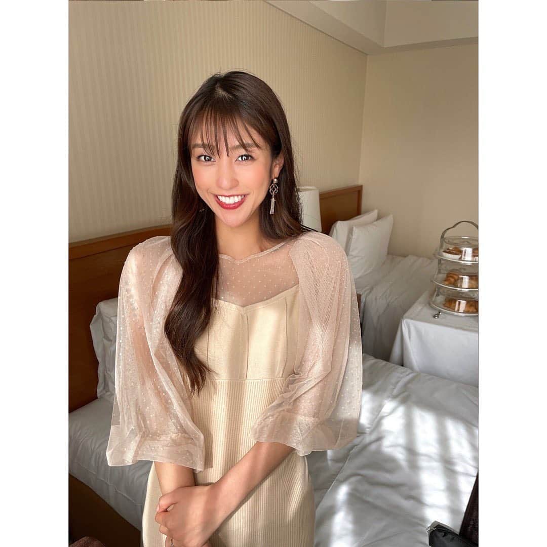 岡副麻希さんのインスタグラム写真 - (岡副麻希Instagram)「. ドリームジャンボ宝くじ ドリームジャンボミニ宝くじの 発売記念イベントに参加させていただきました🥰 ⁡ ⁡ 私もイベント後に夢を購入しました🤭💖 五億円あたったらどうしよう〜！どうする〜？ 考えるだけでわくわくドキドキしますね。 ⁡ 今日から６月３日までです✨ ⁡ 自然光に喜びたくさん撮りましたが笑 タイトなワンピースということをうっかり。 おなかの貼るカイロがういてます、 イベント直前にはがしました🥺笑 ⁡ ⁡ 衣装 #snidel #dianashoes  #follifollie  ⁡ #ドリームジャンボ宝くじ#ドリームジャンボミニ宝くじ」5月6日 19時44分 - maki_okazoe_official