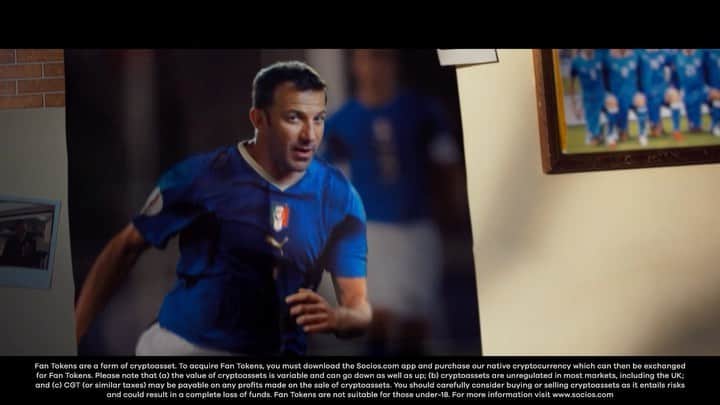 のインスタグラム：「Hola @leomessi, is there room for another number 10 at @sociosdotcom ?  Great to create this video with you! #BeMoreThanAFan | #AD」