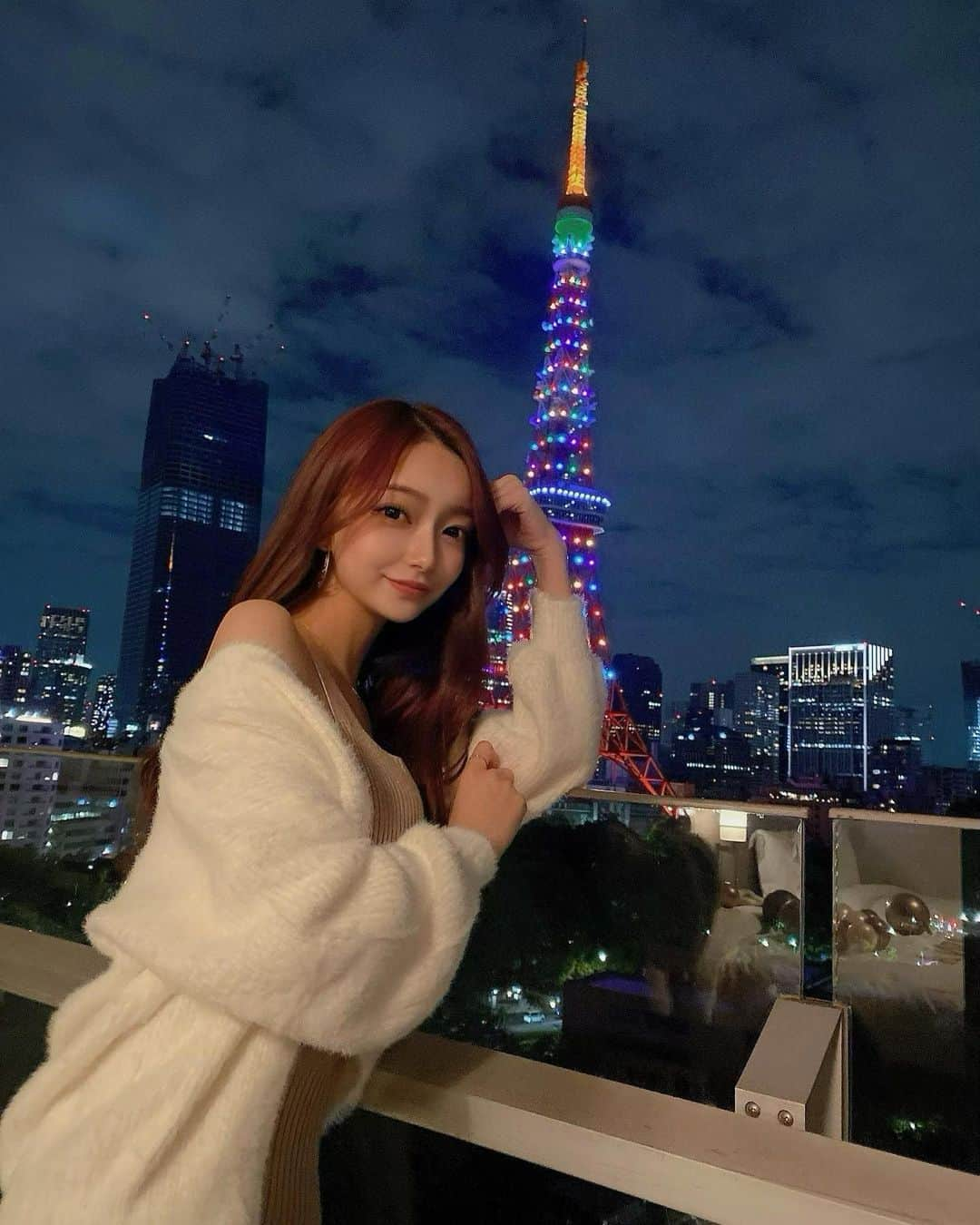 Saeさんのインスタグラム写真 - (SaeInstagram)「東京タワーがかわいかった日🗼💜  インスタ更新してなさすぎて 気付いたら2ヶ月も空いていた大反省！ #その間に赤髪になりました　👩‍🦰🍎🍑🍒」5月6日 20時59分 - buuchan717