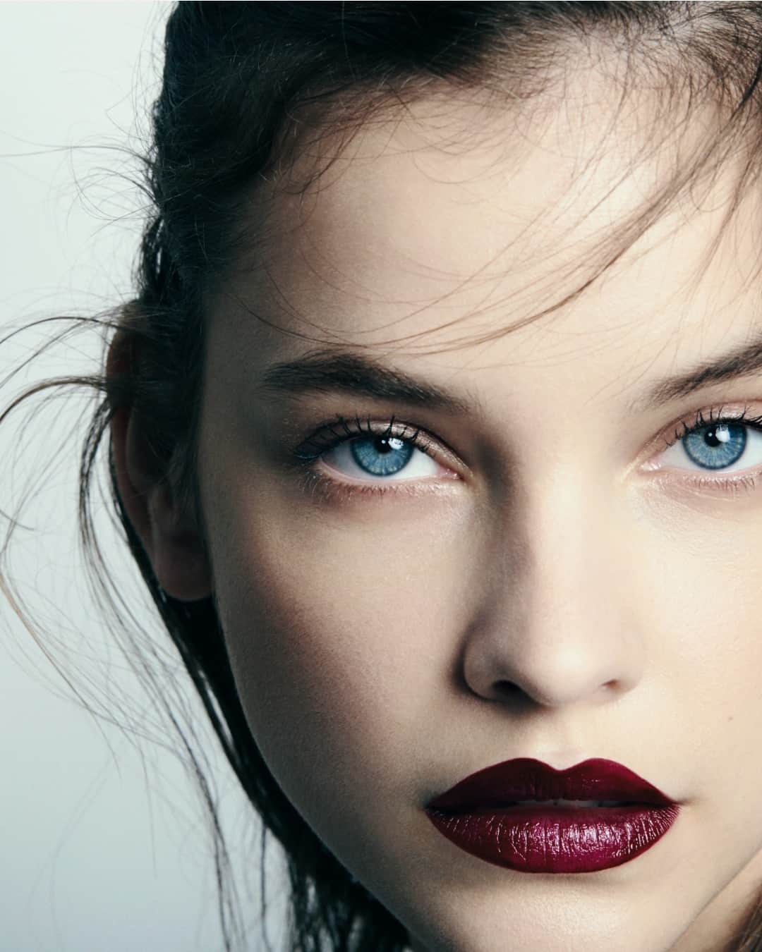 Armani Beautyさんのインスタグラム写真 - (Armani BeautyInstagram)「As seen on the cover of @TushMagazine. @RealBarbaraPalvin, model and face of Armani beauty, wears LIP POWER in shade 406 paired with LUMINOUS SILK FOUNDATION in shade 3 for a flawless base.   @giorgioarmani  Credit: @bojanatatarskaphotography Makeup artist: @marion.robine  #Armanibeauty #BarbaraPalvin #GiorgioArmani #ArmaniLipPower #LuminousSilk」5月6日 21時00分 - armanibeauty