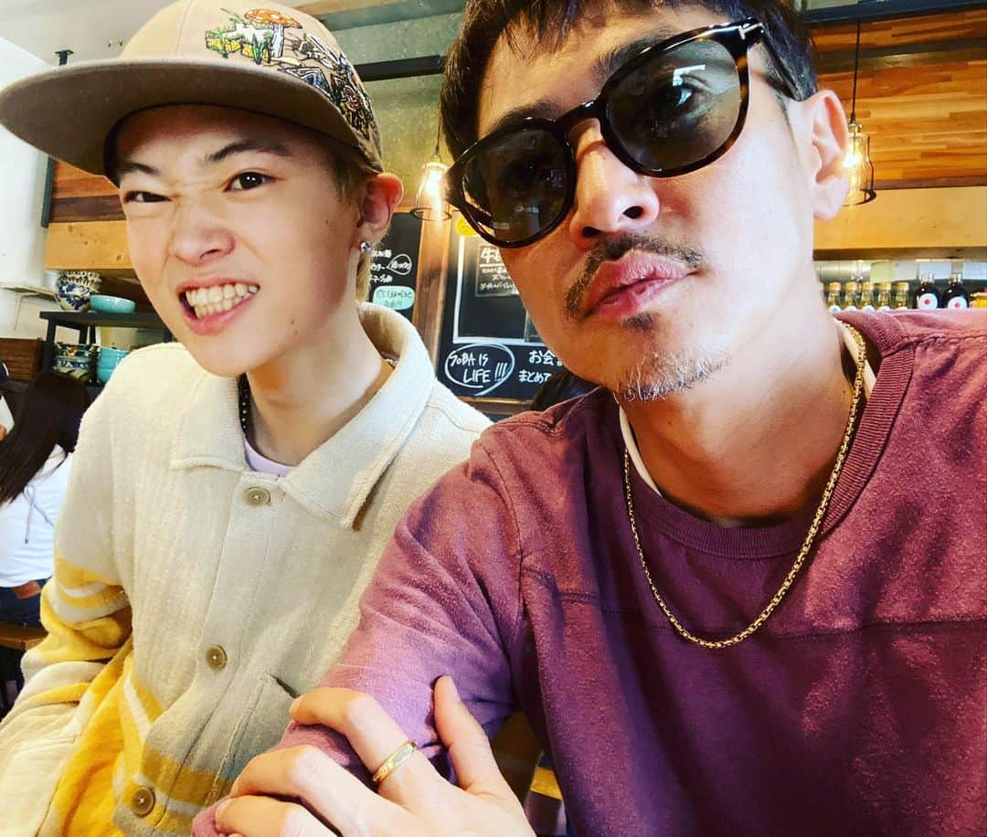 窪塚洋介のインスタグラム：「沖縄で、よんじゅうちゃんちゃいになりました。"最高&最幸"更新します❤️‍🔥  #歳は取るのではなく重ねるもの」